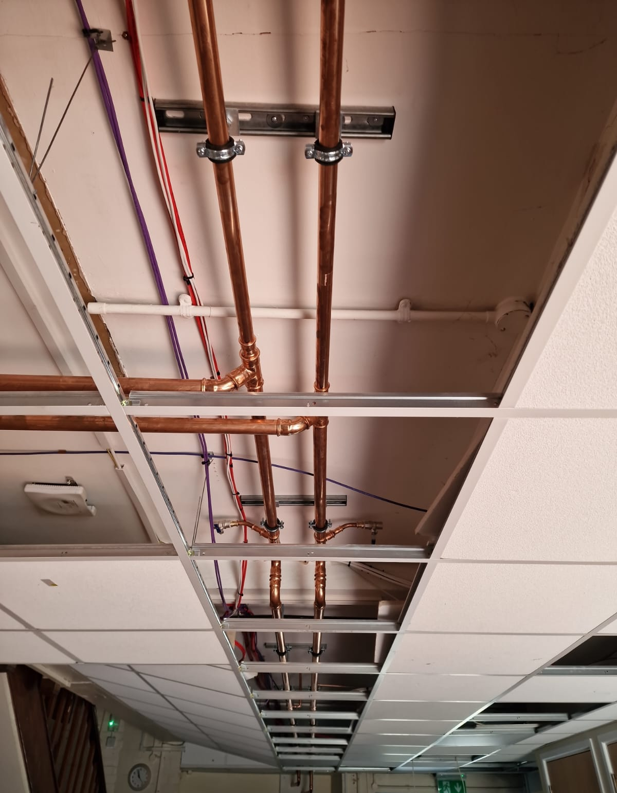 Copper heating distribution above an open suspended ceiling