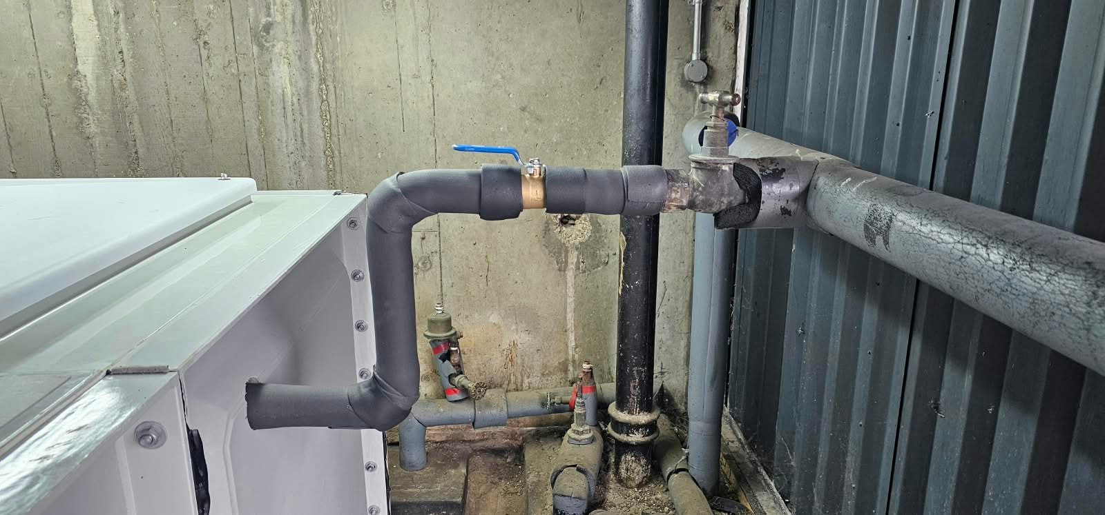 Insulated pipework and isolation valve connecting the tank to the existing services